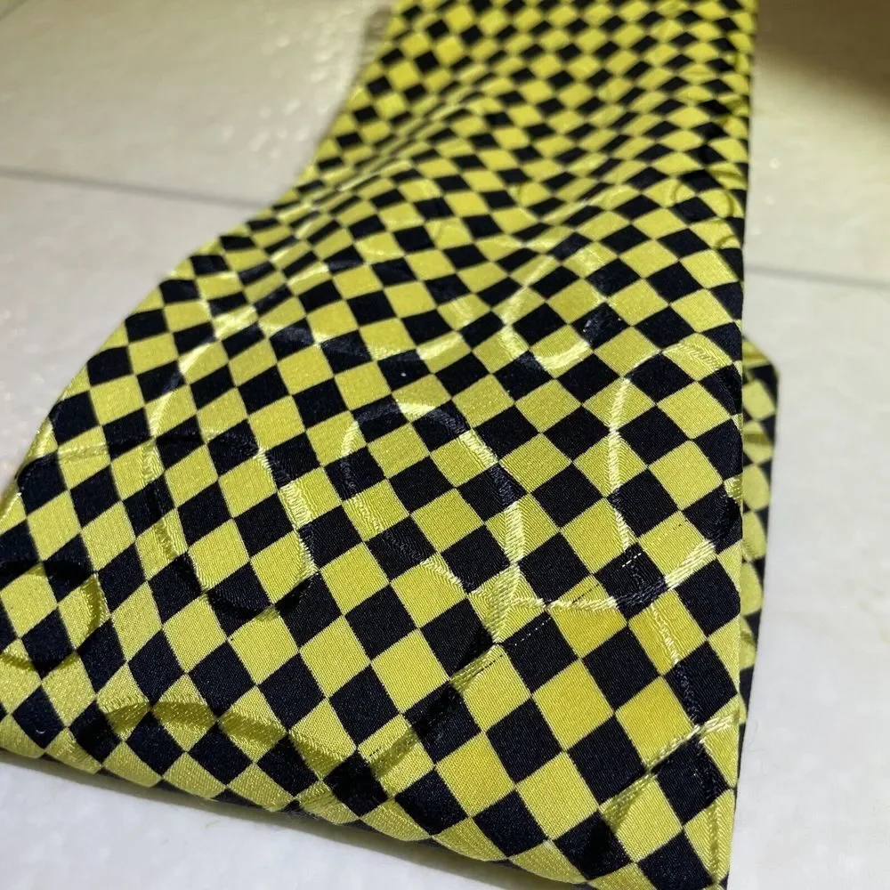 Brioni Men's Silk Neck Tie Gold Geometric Pattern Made‎ In Italy